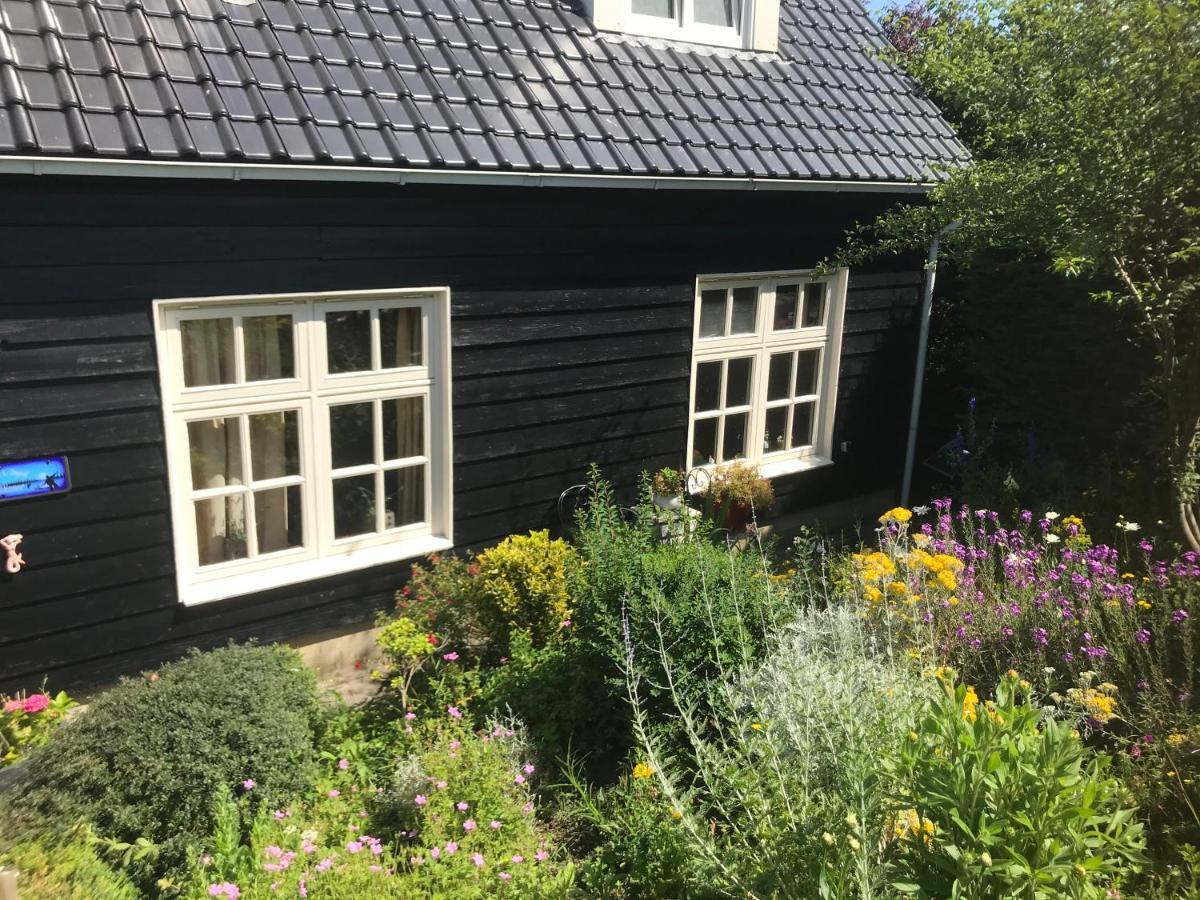 T Huuske Tuinappartement Met Fantastisch Uitzicht, Nabij Zee Zonnemaire Dış mekan fotoğraf