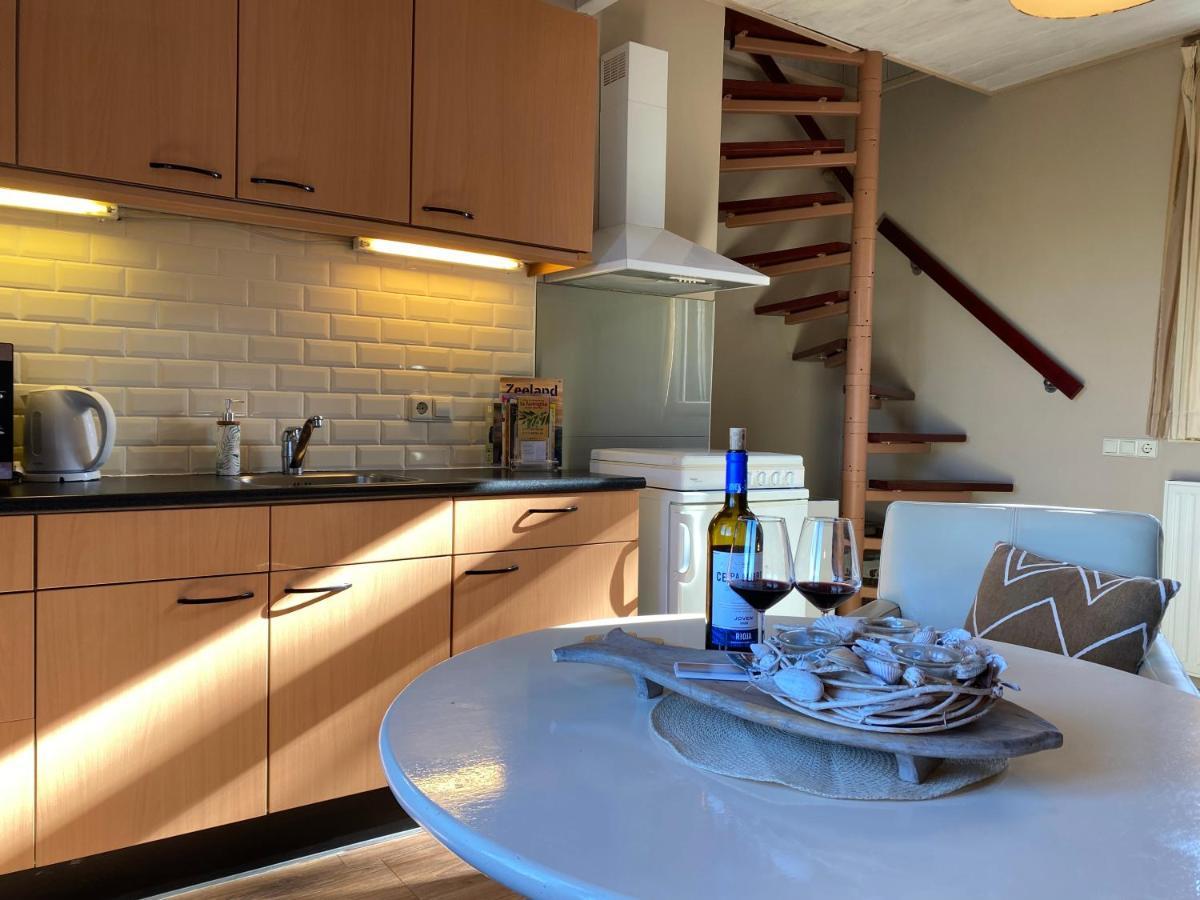 T Huuske Tuinappartement Met Fantastisch Uitzicht, Nabij Zee Zonnemaire Dış mekan fotoğraf