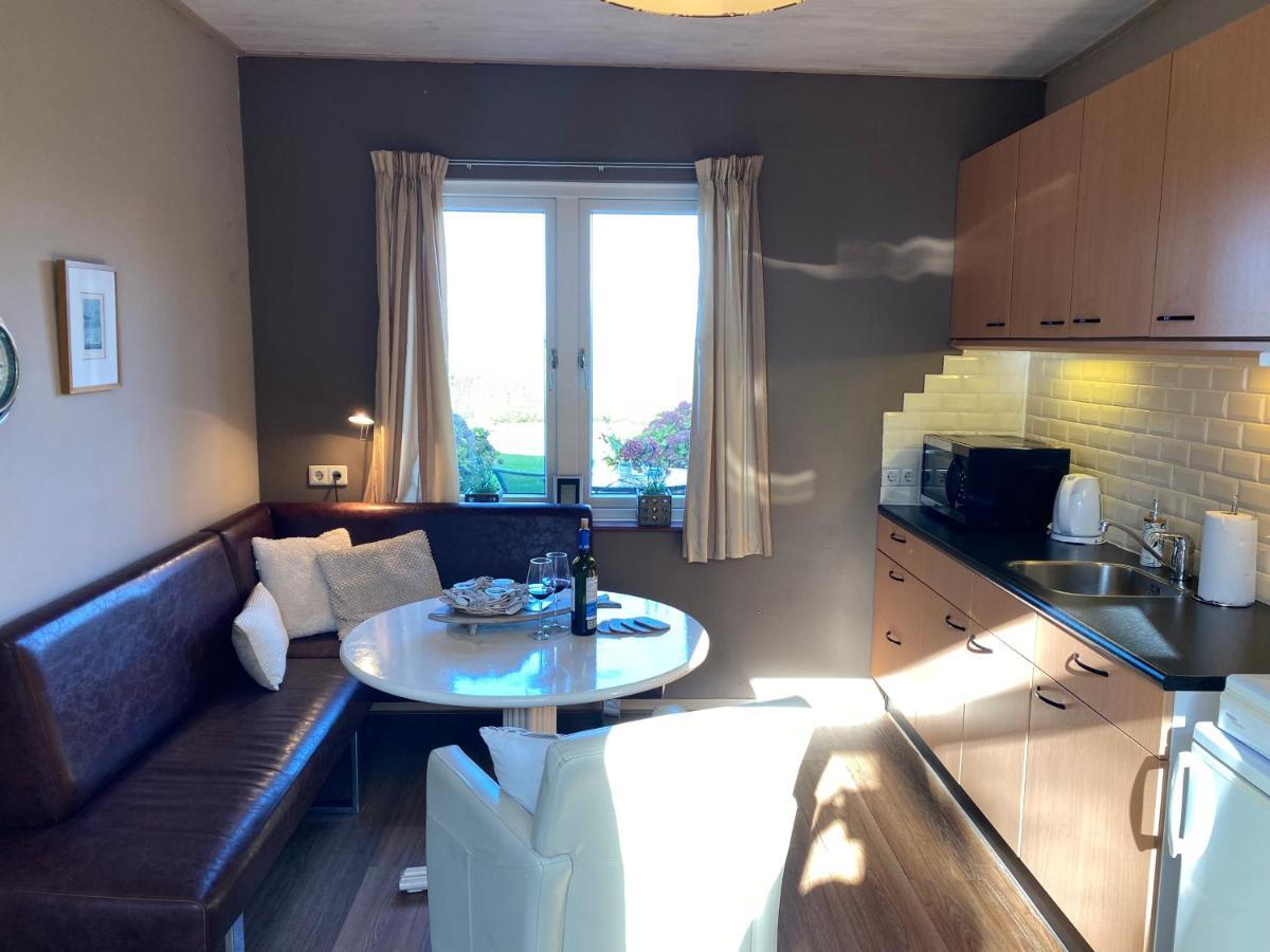 T Huuske Tuinappartement Met Fantastisch Uitzicht, Nabij Zee Zonnemaire Dış mekan fotoğraf
