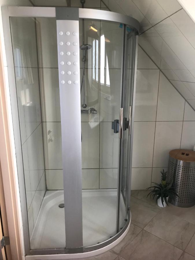 T Huuske Tuinappartement Met Fantastisch Uitzicht, Nabij Zee Zonnemaire Dış mekan fotoğraf