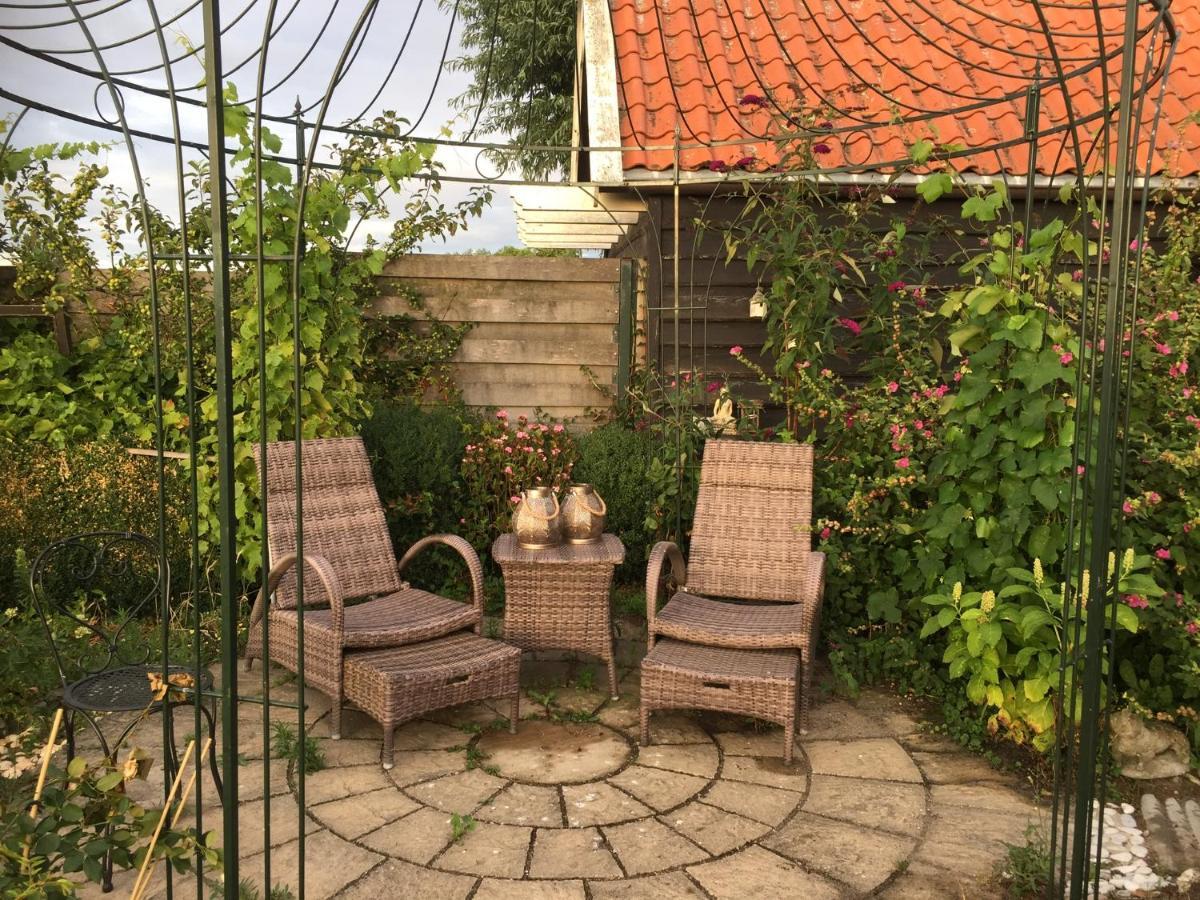 T Huuske Tuinappartement Met Fantastisch Uitzicht, Nabij Zee Zonnemaire Dış mekan fotoğraf